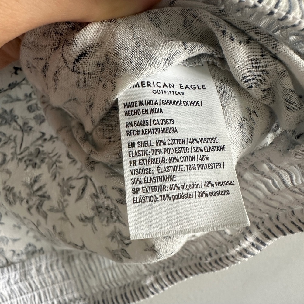 NWT American Eagle Outfitters Blue and White Floral Crop Top Medium - Picture 6 of 12